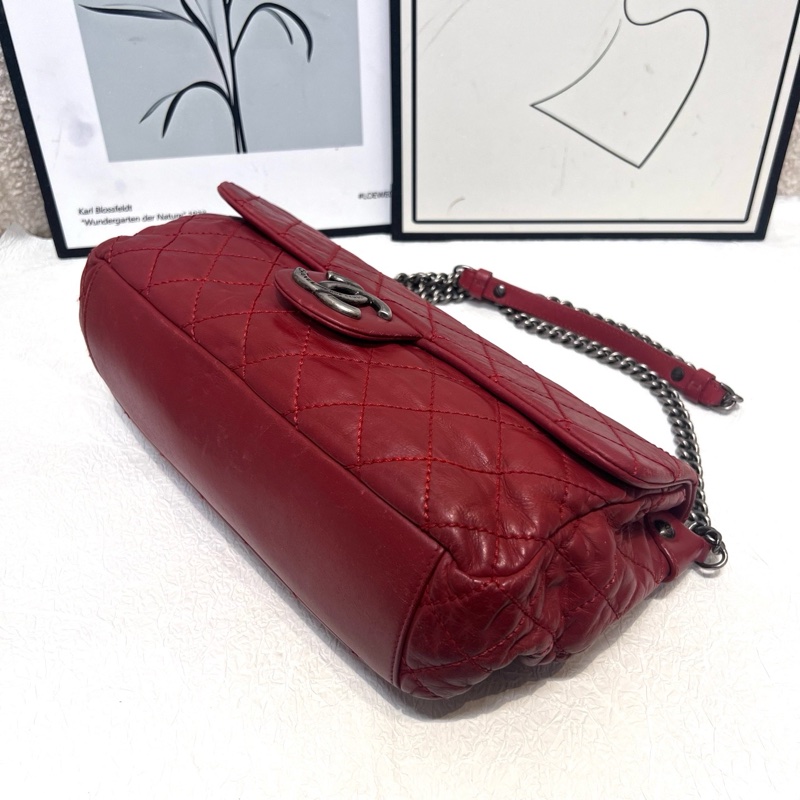 Chanel 紅色鏈條包 翻蓋銀扣 復古做舊logo 單肩包 底長約30cm-4