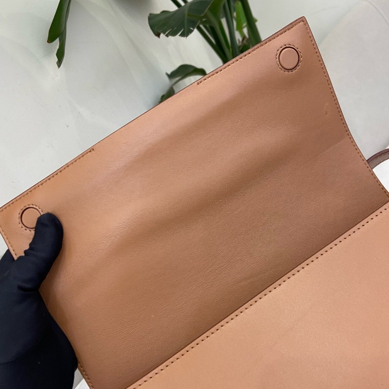 Burberry 焦糖色Grace 斜背包肩背包-11