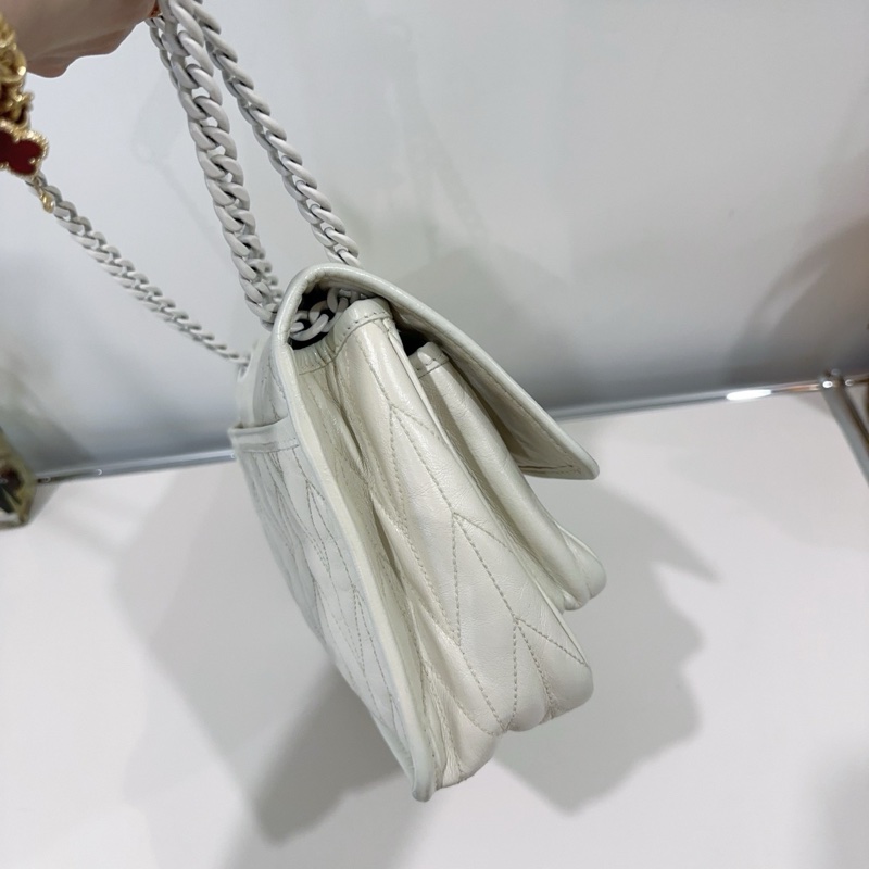 miumiu 小號奶白色油蠟皮郵差包 尺寸約22*16*7.5-2