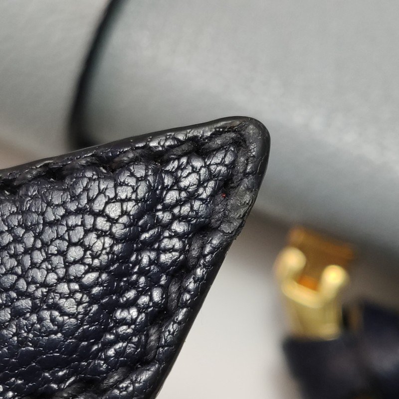 Miu Miu Madras羊皮拼色金屬鎖扣斜挎包-10