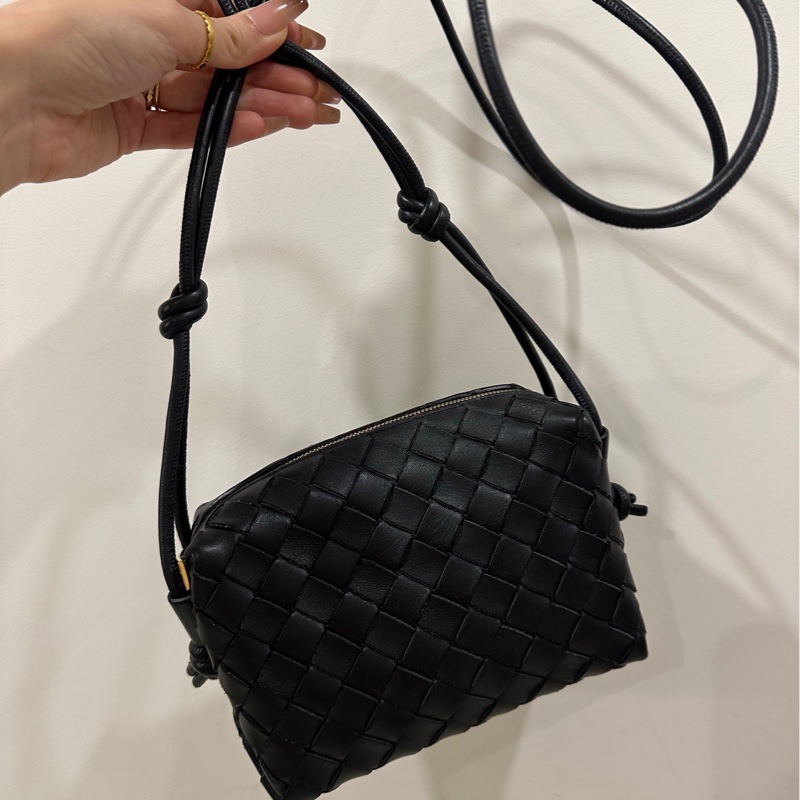 BV葆蝶家 迷你Loop黑色編織相機包 豆腐包  尺寸約17*6*12cm-2