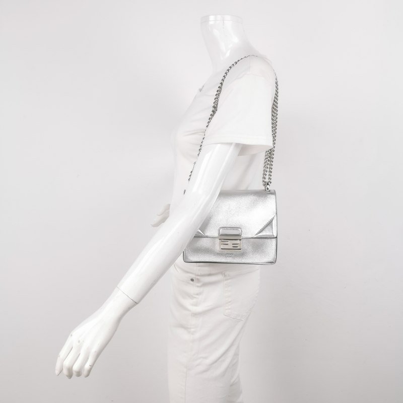 Fendi Kan U牛皮純色字母logo單肩包-1