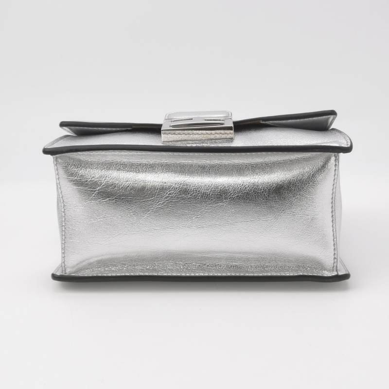 Fendi Kan U牛皮純色字母logo單肩包-5