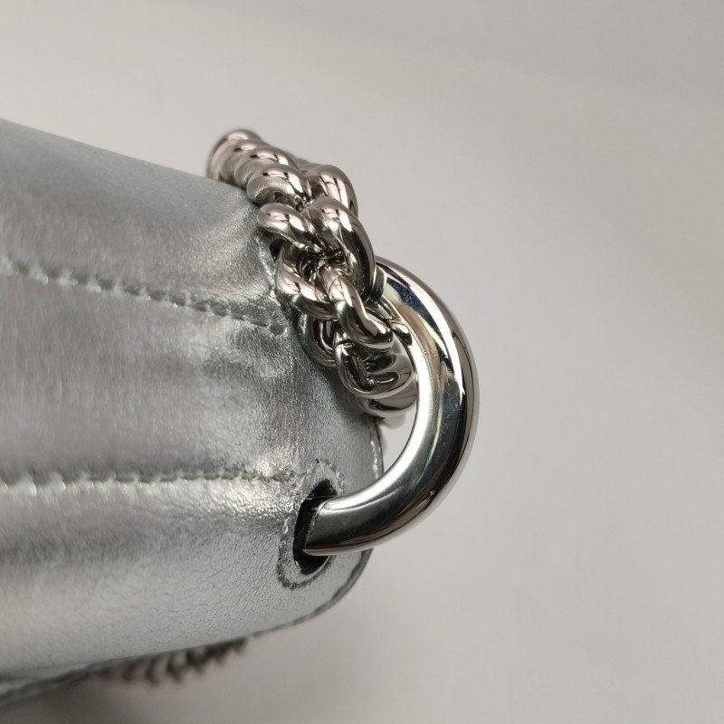 Fendi Kan U牛皮純色字母logo單肩包-11