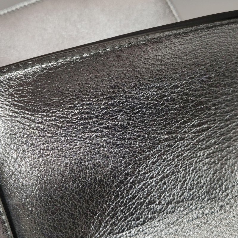 Fendi Kan U牛皮純色字母logo單肩包-13