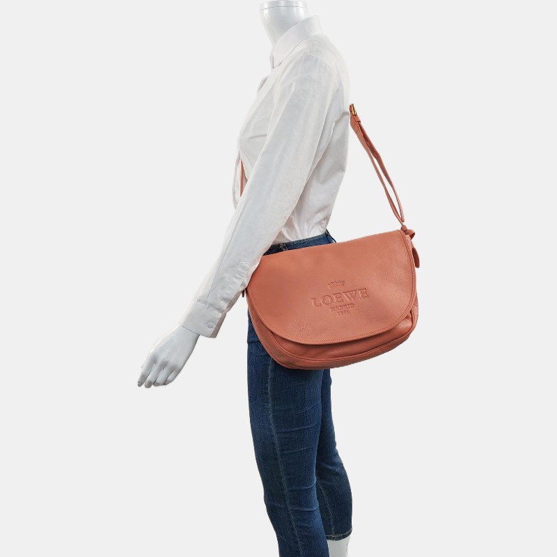Loewe 裸粉色牛皮斜背包肩背包-1