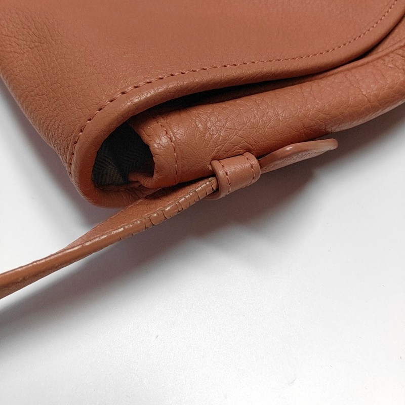 Loewe 裸粉色牛皮斜背包肩背包-11