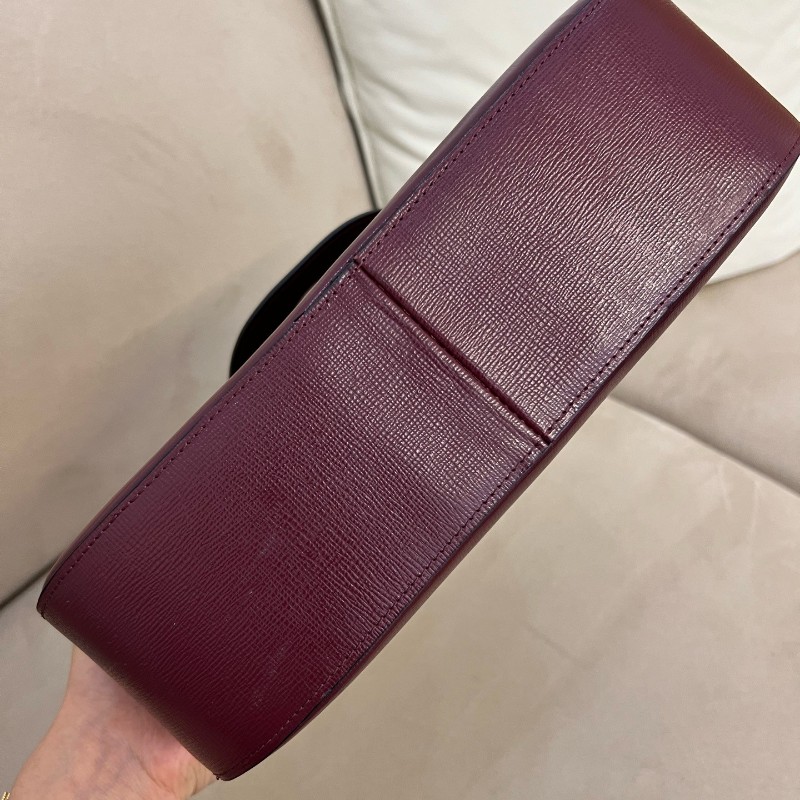 Cartier中古包波爾多紅經典轉扣肩背包-4