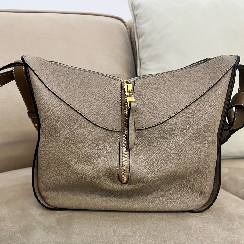 Loewe Hammock沙色吊床包手提包肩背包-2