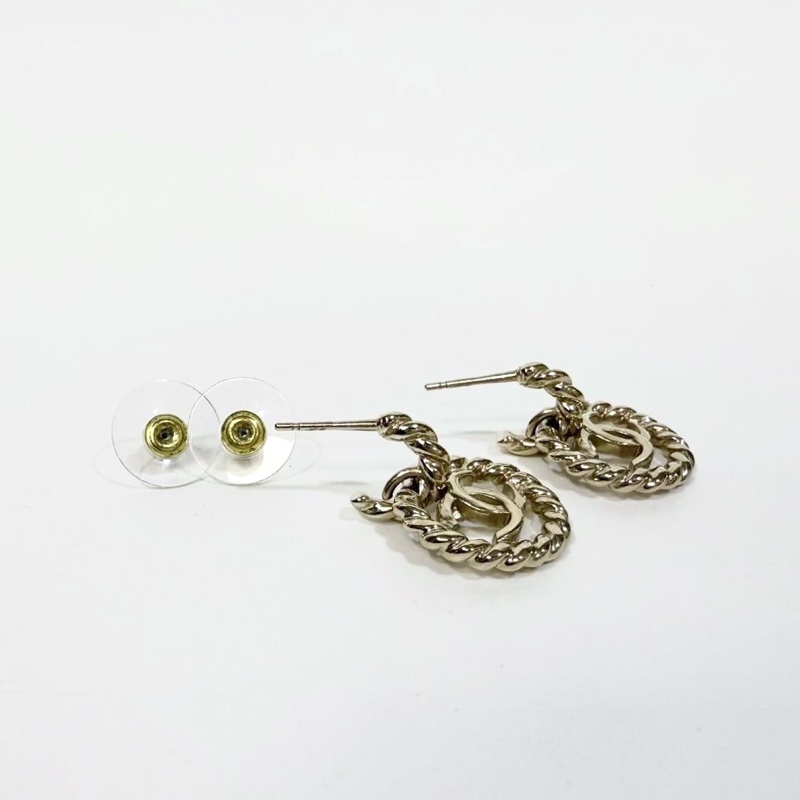 Chanel淡金紐紋麻花鏤空雙C耳環-2