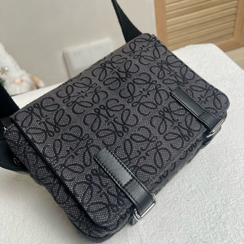 LOEWE羅意威 黑色老花帆布 郵差包-4