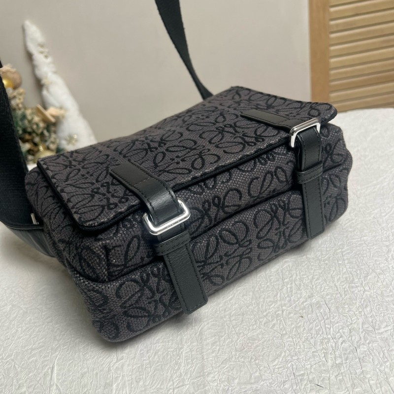 LOEWE羅意威 黑色老花帆布 郵差包-6