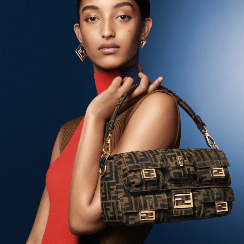 「JL精品代購」極新 FENDI baguette秀款多口袋法棍包-2