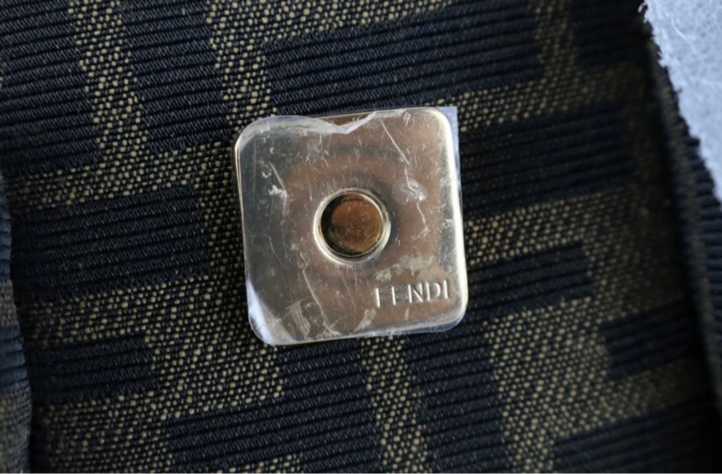 「JL精品代購」極新 FENDI baguette秀款多口袋法棍包-11