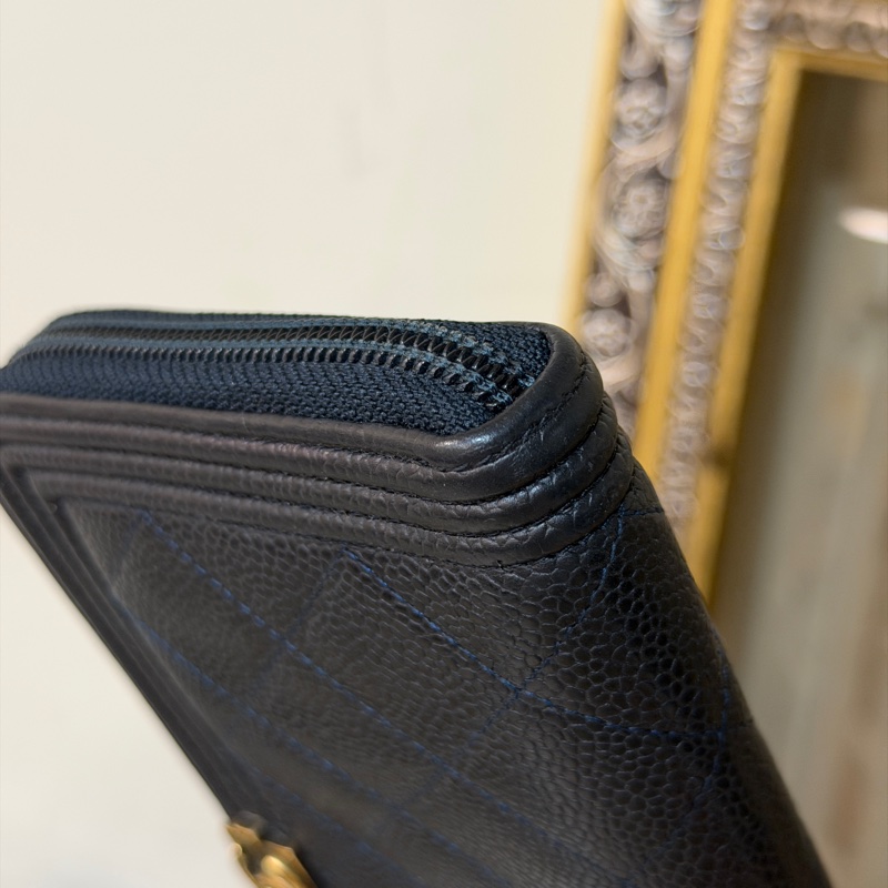 #98新閒置 #配件齊全 #櫃上新款近6️⃣萬 香奈兒深藍荔枝皮Leboy長夾-11