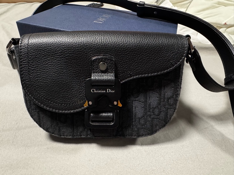 Saddle 迷你翻蓋郵差包 黑色 Dior Oblique 緹花和黑色粒面小牛皮-1