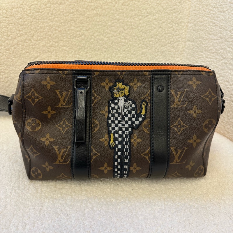 LV限量秀款 Keepall 老花斑馬人揹包-0