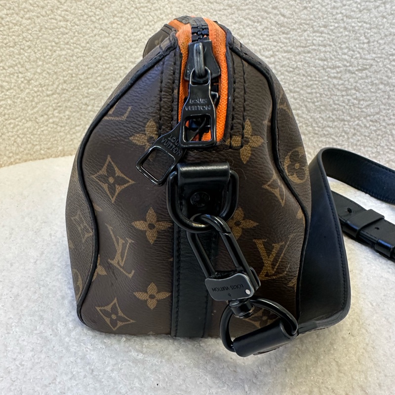 LV限量秀款 Keepall 老花斑馬人揹包-14