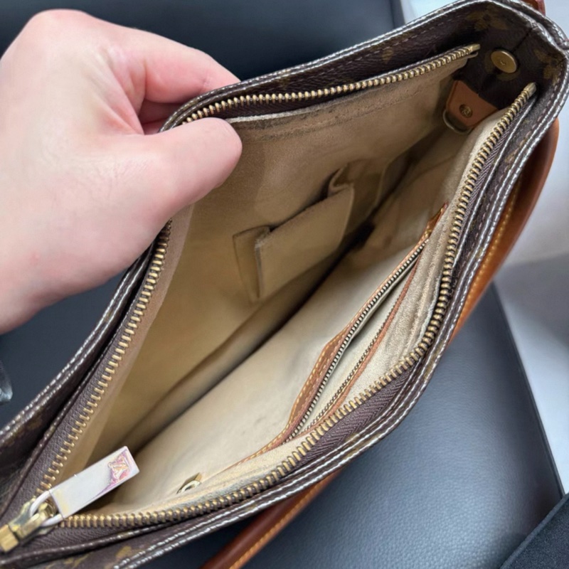 LOUIS VUITTON  Monogram Looping GM shoulder backpack-4