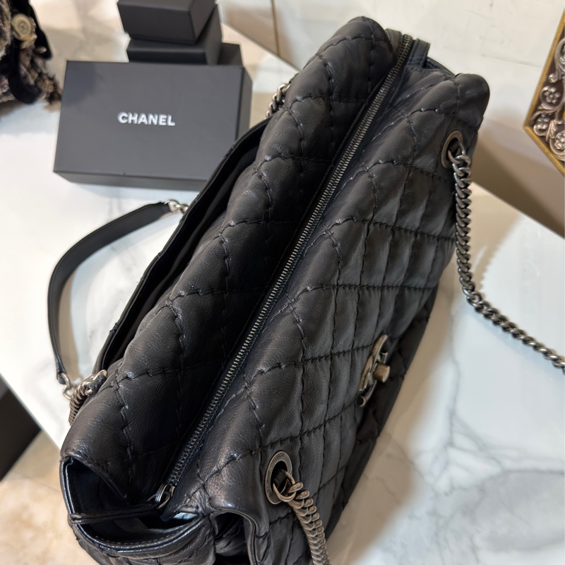 Chanel黑銀外縫線泡芙雲朵包 #9新閒置 #GD風超時尚 #15萬入手賠售割愛-13