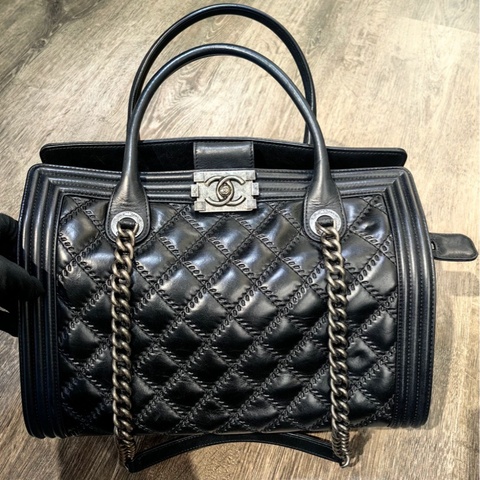 #絕版小香收藏 #leboy系列 🉑肩背 香奈兒黑銀boy菱格紋托特包