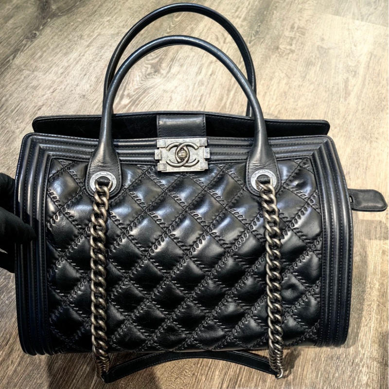 #絕版小香收藏 #leboy系列 🉑肩背 香奈兒黑銀boy菱格紋托特包-0