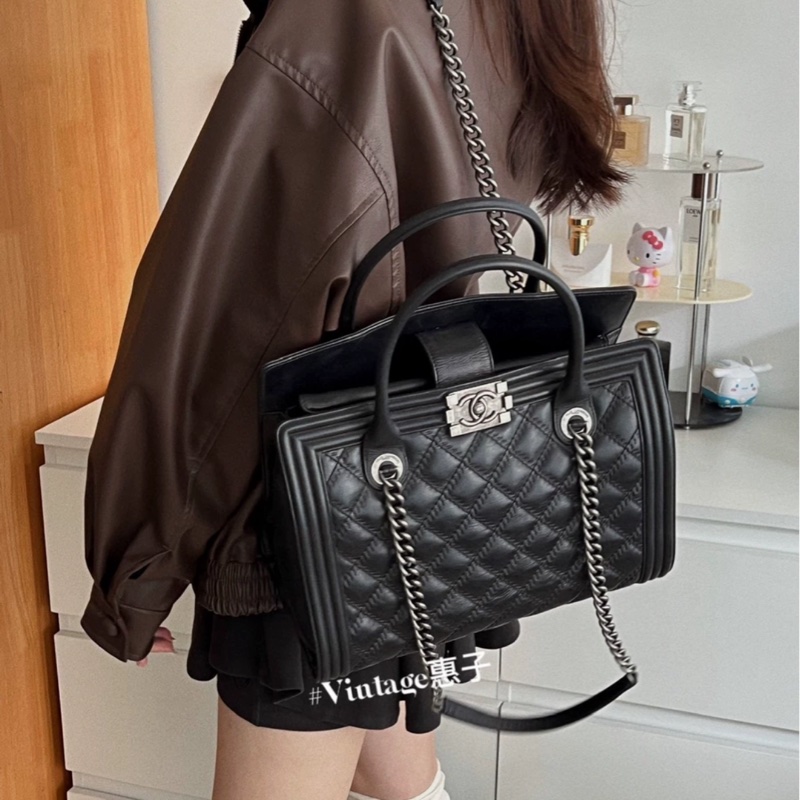 #絕版小香收藏 #leboy系列 🉑肩背 香奈兒黑銀boy菱格紋托特包-1