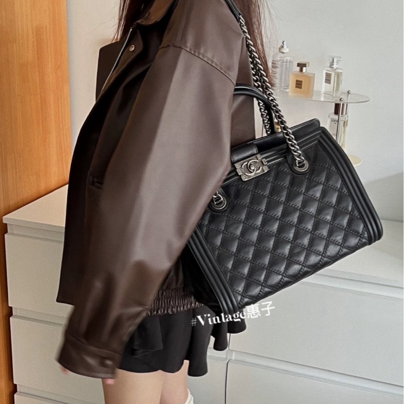 #絕版小香收藏 #leboy系列 🉑肩背 香奈兒黑銀boy菱格紋托特包-2