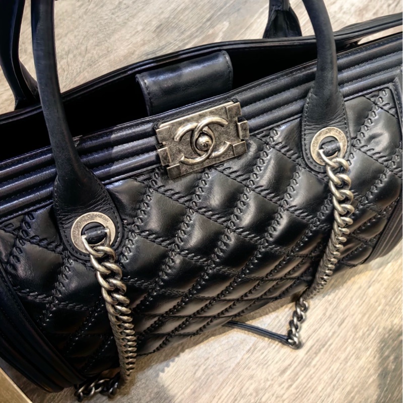 #絕版小香收藏 #leboy系列 🉑肩背 香奈兒黑銀boy菱格紋托特包-12