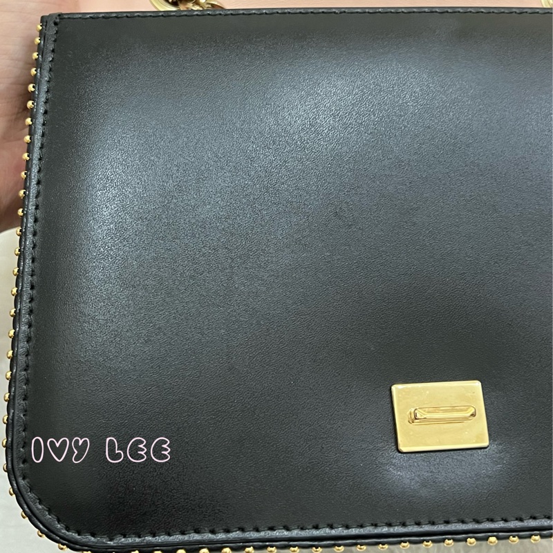 Salvatore Ferragamo黑色 金色皮革鉚釘 Vara 蝴蝶結翻蓋肩背包 鏈條包 斜背包 正品 二手精品-31