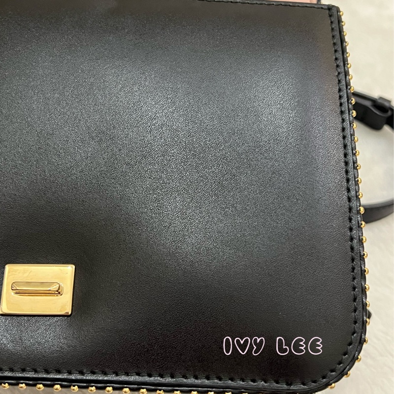 Salvatore Ferragamo黑色 金色皮革鉚釘 Vara 蝴蝶結翻蓋肩背包 鏈條包 斜背包 正品 二手精品-32