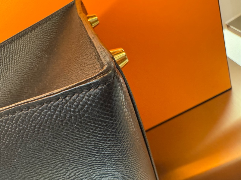 Hermes Kelly28 黑金外縫凱莉 🖤 C刻 很美的包很美的價錢 可遇不可求-9