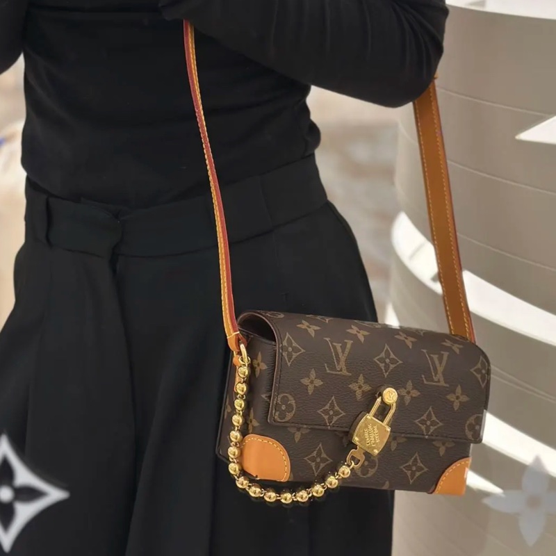 Lv新款老花小方包Steamer/台灣專櫃上個月才剛買/M14738-5