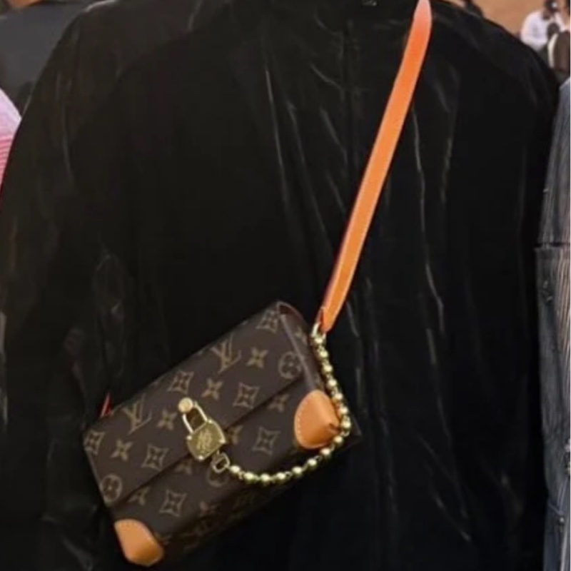 Lv新款老花小方包Steamer/台灣專櫃上個月才剛買/M14738-7