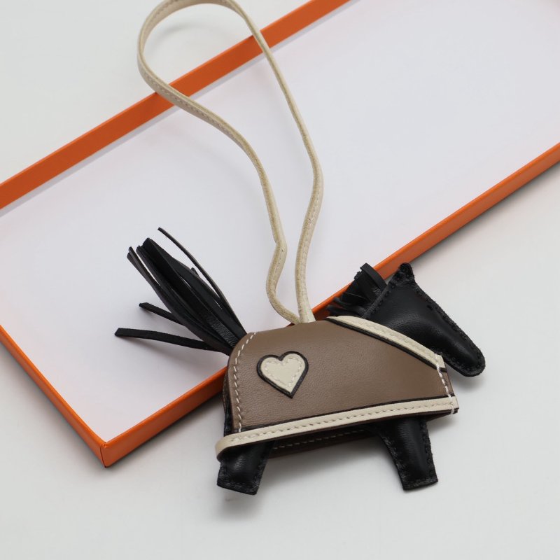 HERMES Rodeo Robeo Coeur小馬 - 黑/大象灰/奶昔白-1