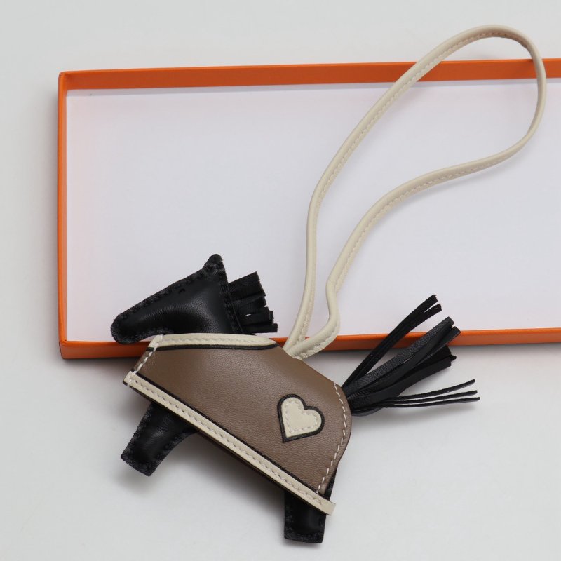 HERMES Rodeo Robeo Coeur小馬 - 黑/大象灰/奶昔白-2