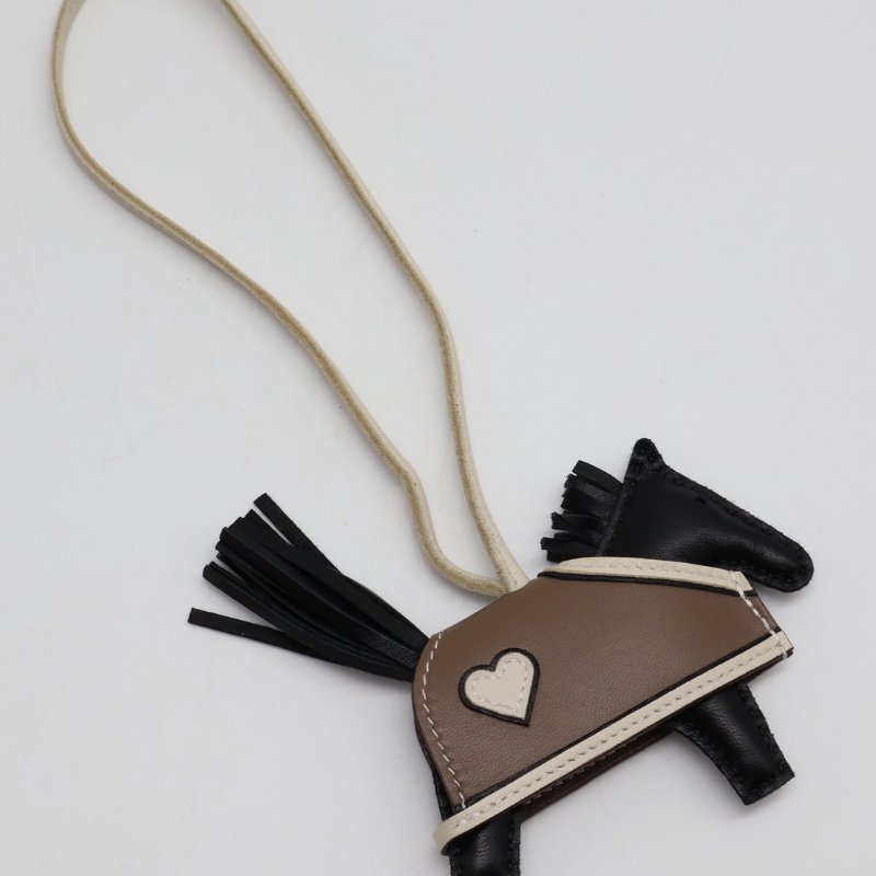 HERMES Rodeo Robeo Coeur小馬 - 黑/大象灰/奶昔白-6