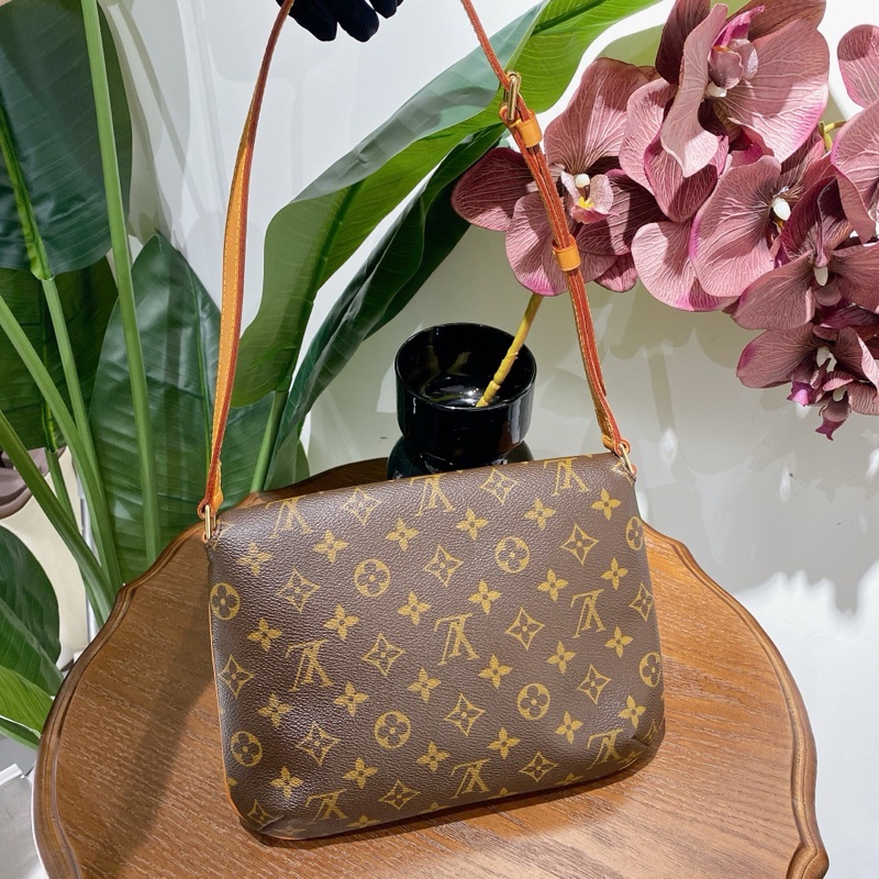 LV 中古 王菲包-1