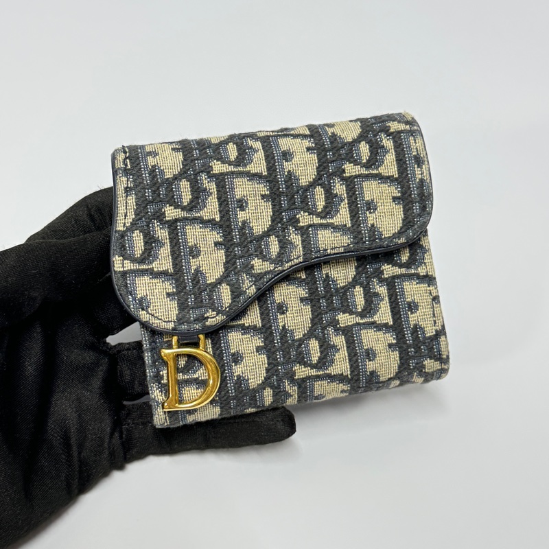 （超新品～ 專櫃最新款🎁） Dior 迪奧 馬鞍老花短夾 專櫃24000！-4