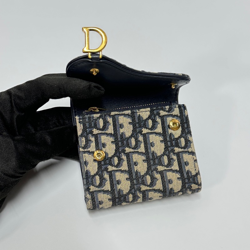 （超新品～ 專櫃最新款🎁） Dior 迪奧 馬鞍老花短夾 專櫃24000！-8