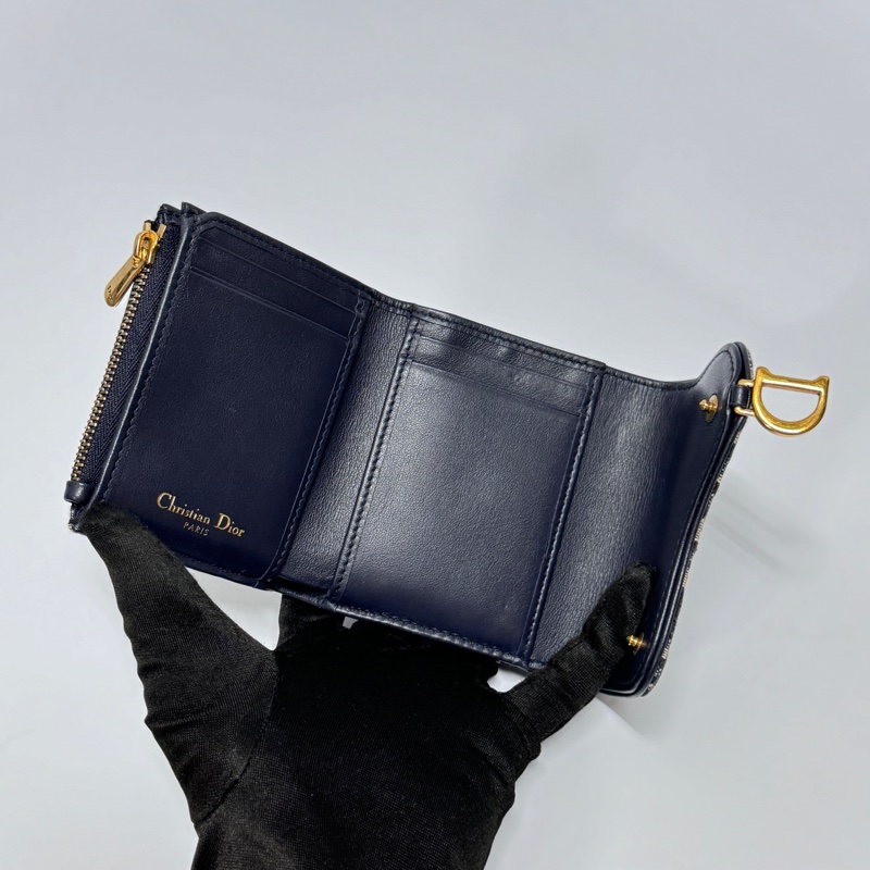 （超新品～ 專櫃最新款🎁） Dior 迪奧 馬鞍老花短夾 專櫃24000！-9
