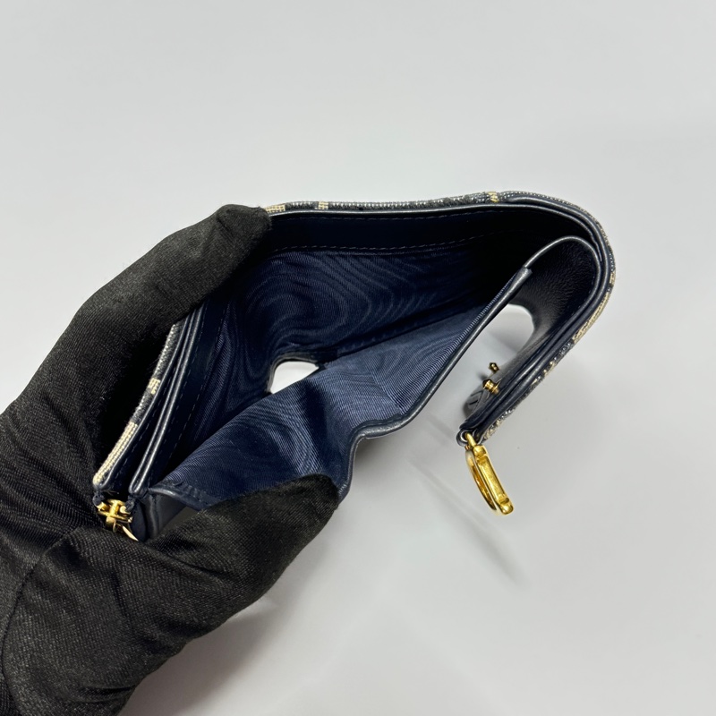 （超新品～ 專櫃最新款🎁） Dior 迪奧 馬鞍老花短夾 專櫃24000！-13