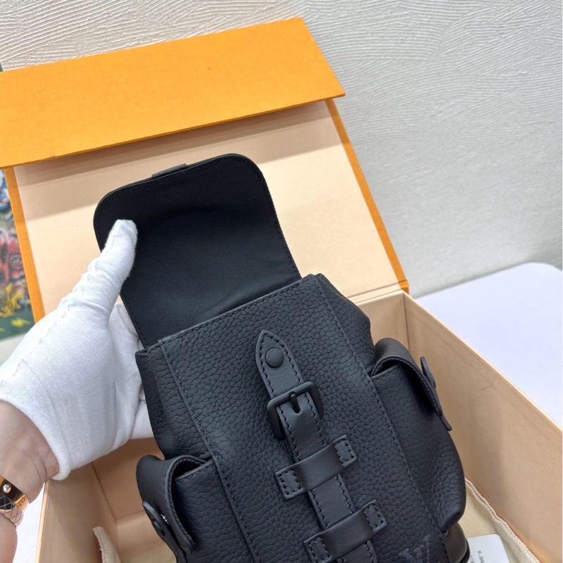LV 黑色Christopher xs斜挎包,尺寸約14x19-8