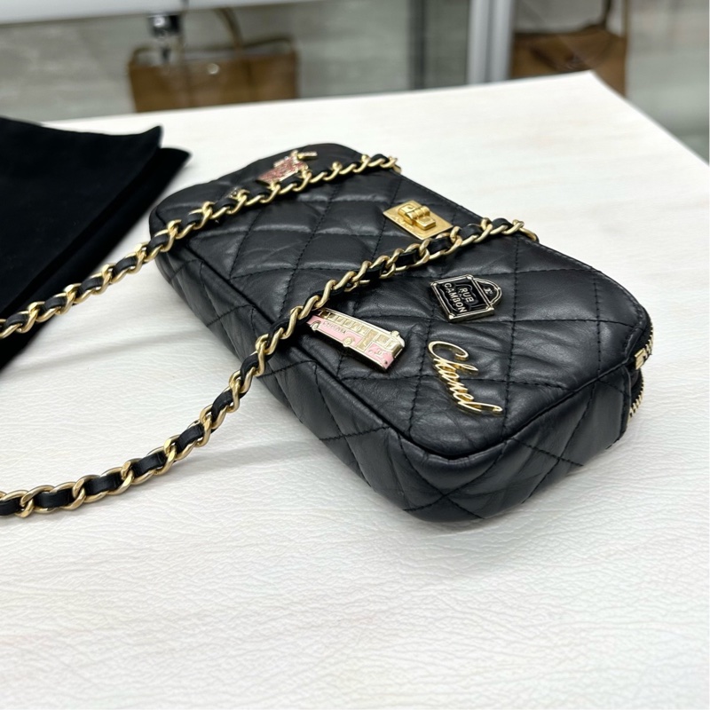 Chanel 徽章2.55黑金牛皮 手機鏈條包，尺寸約19*10，鐳射25開 附件塵袋-5