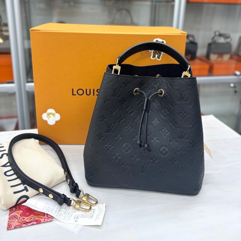 LV 黑金壓花全皮 手柄水桶包 芯片款 尺寸約26*26-0