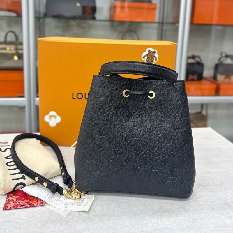 LV 黑金壓花全皮 手柄水桶包 芯片款 尺寸約26*26-3