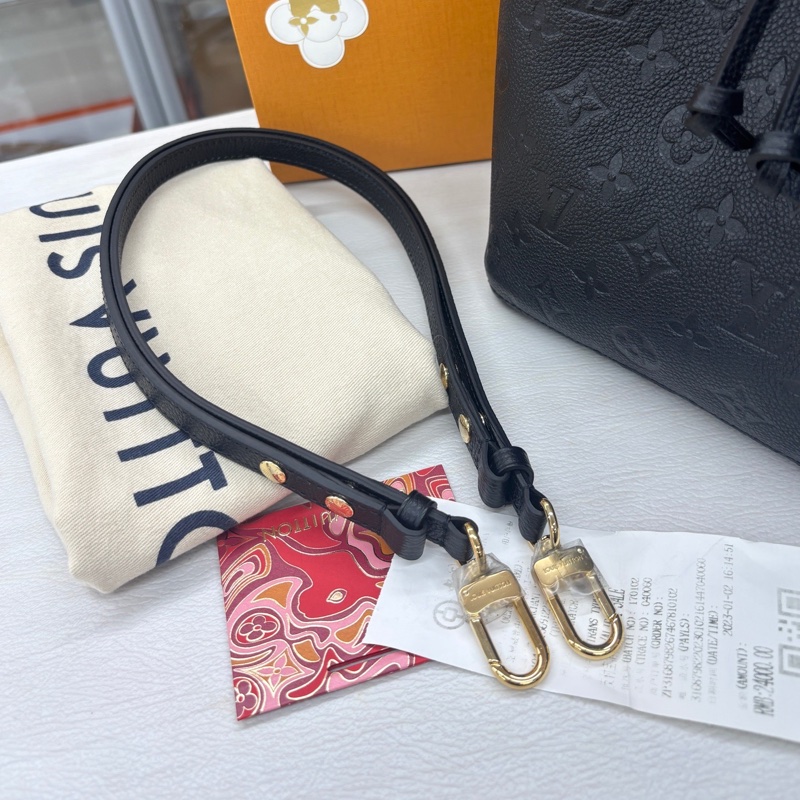 LV 黑金壓花全皮 手柄水桶包 芯片款 尺寸約26*26-4