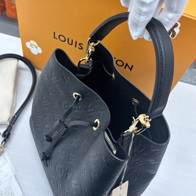 LV 黑金壓花全皮 手柄水桶包 芯片款 尺寸約26*26-5