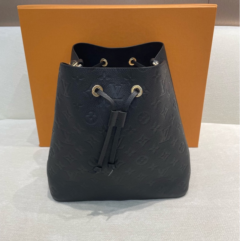 LV 黑金壓花全皮 手柄水桶包 芯片款 尺寸約26*26-1