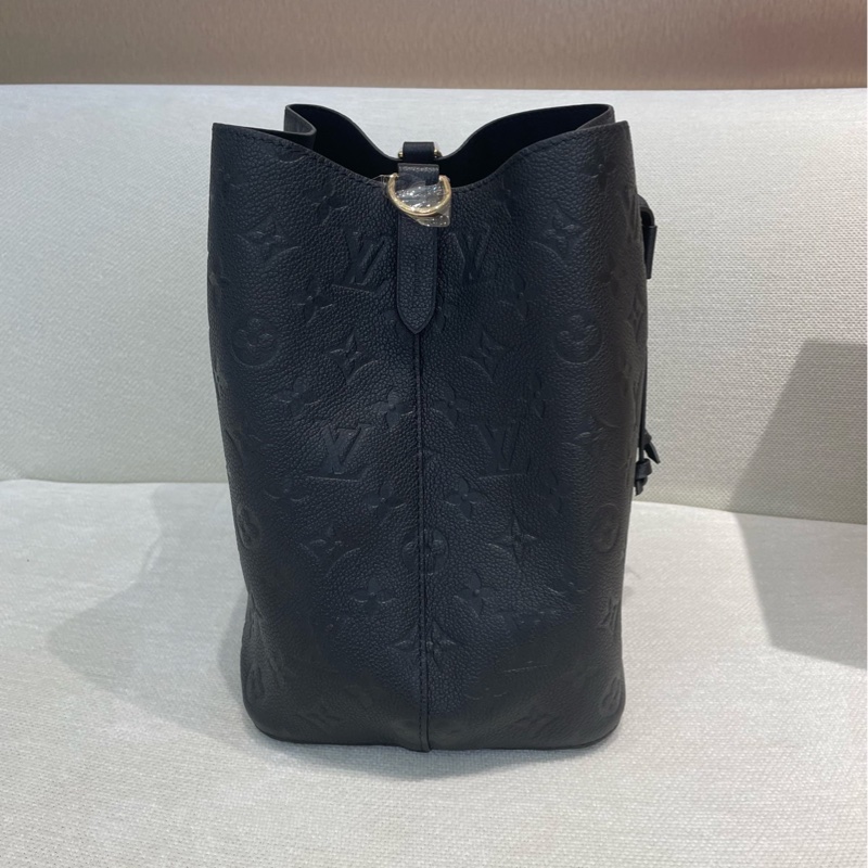 LV 黑金壓花全皮 手柄水桶包 芯片款 尺寸約26*26-4